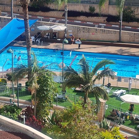 A Dream Place In Raanana, Up To 5 Guests - Swimming Pool - Jacuzzi & Gym 외부 사진