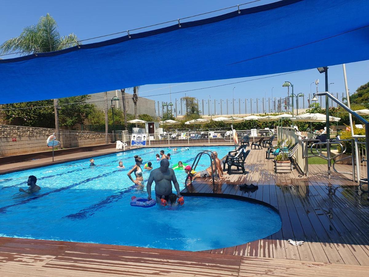 A Dream Place In Raanana, Up To 5 Guests - Swimming Pool - Jacuzzi & Gym 외부 사진
