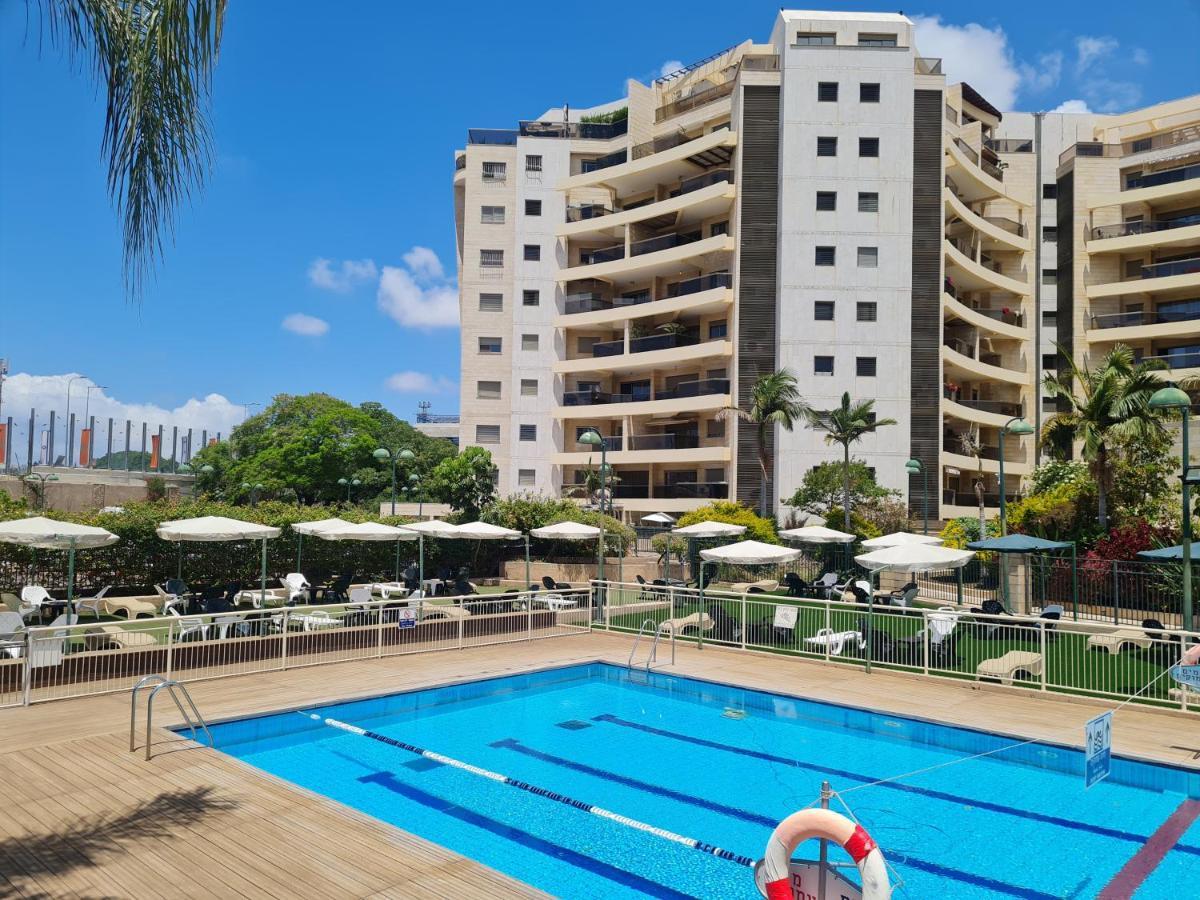 A Dream Place In Raanana, Up To 5 Guests - Swimming Pool - Jacuzzi & Gym 외부 사진